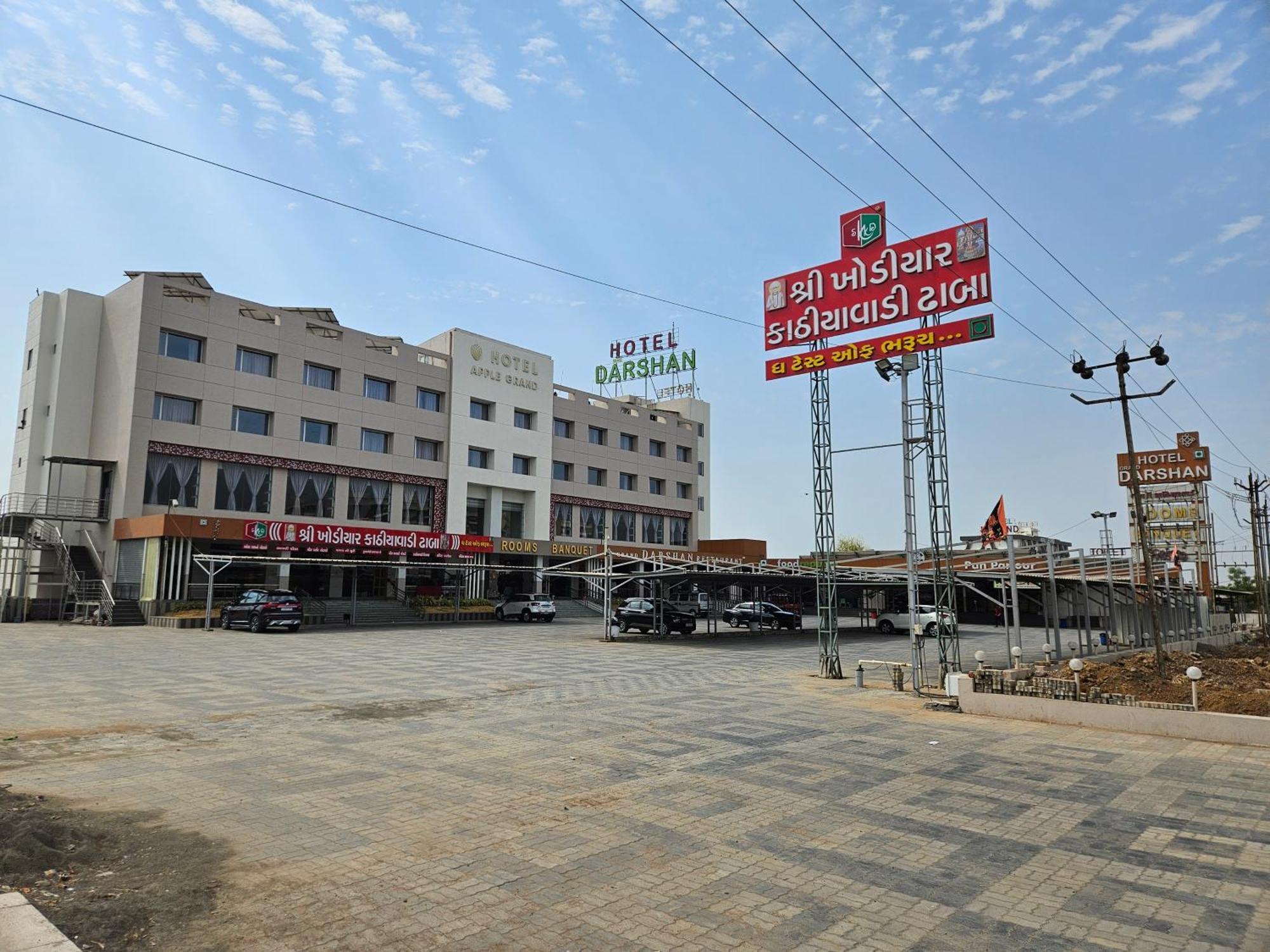 Hotel Grand Darshan Vadodara Exteriör bild