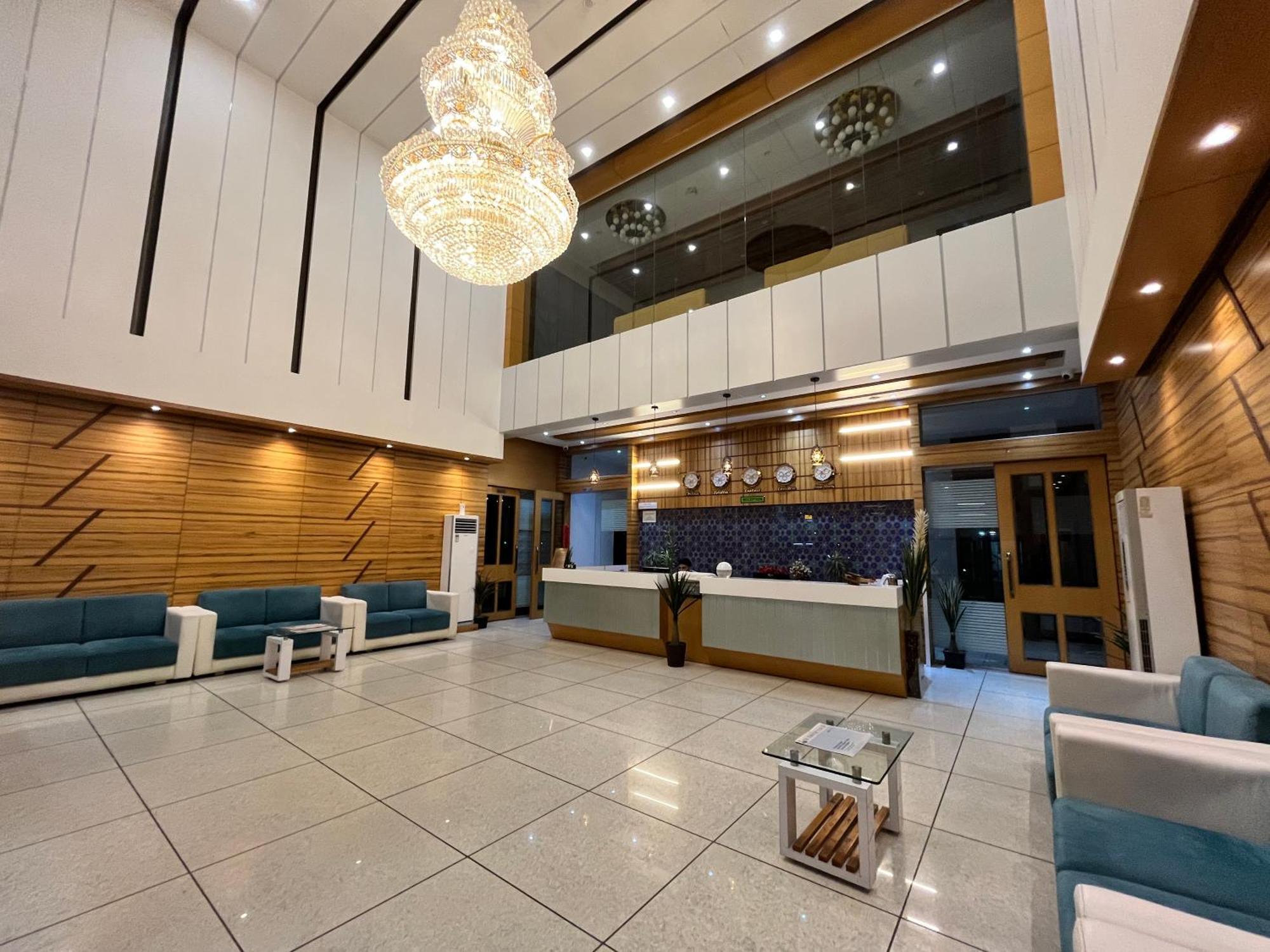 Hotel Grand Darshan Vadodara Exteriör bild