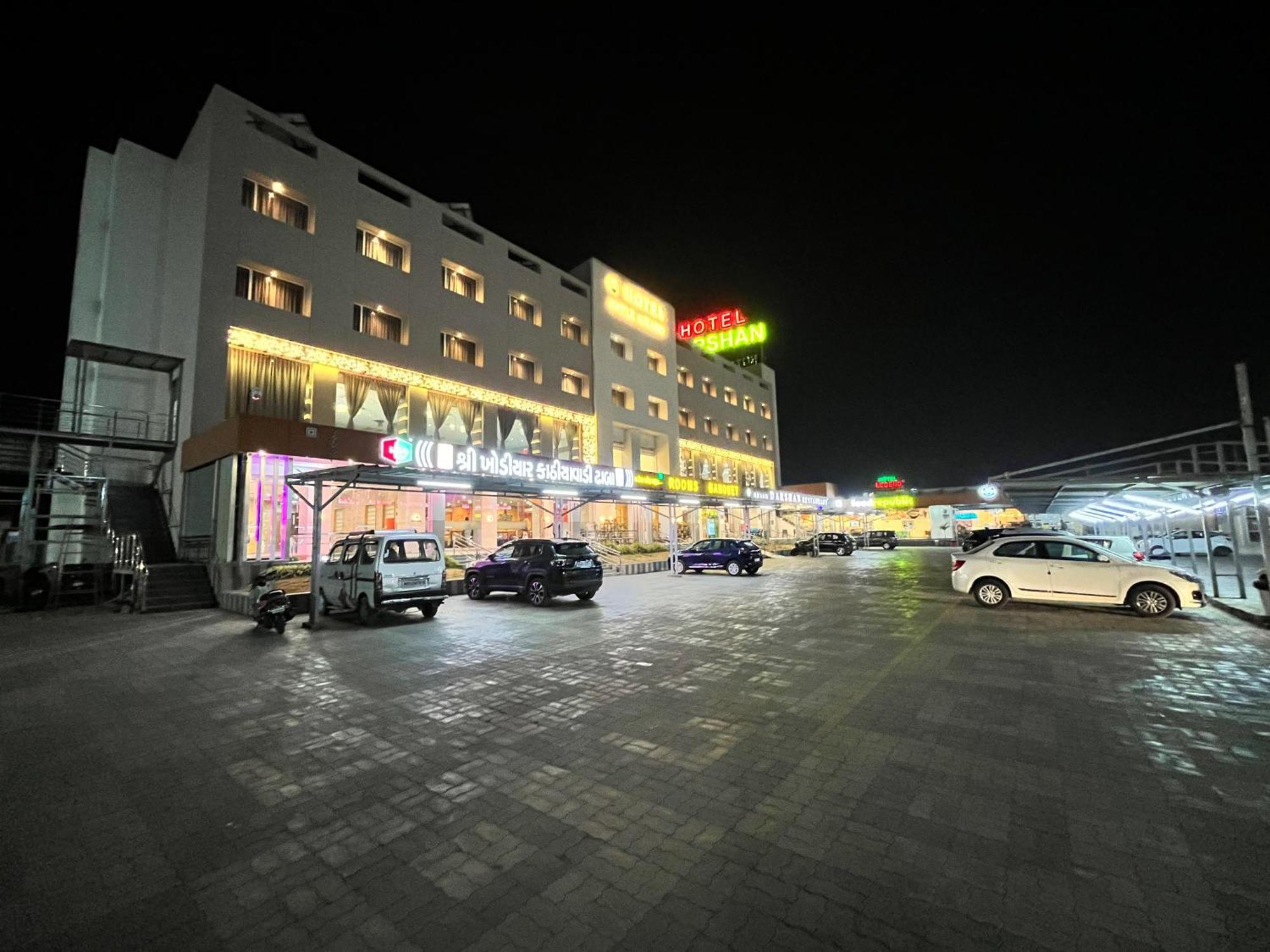 Hotel Grand Darshan Vadodara Exteriör bild