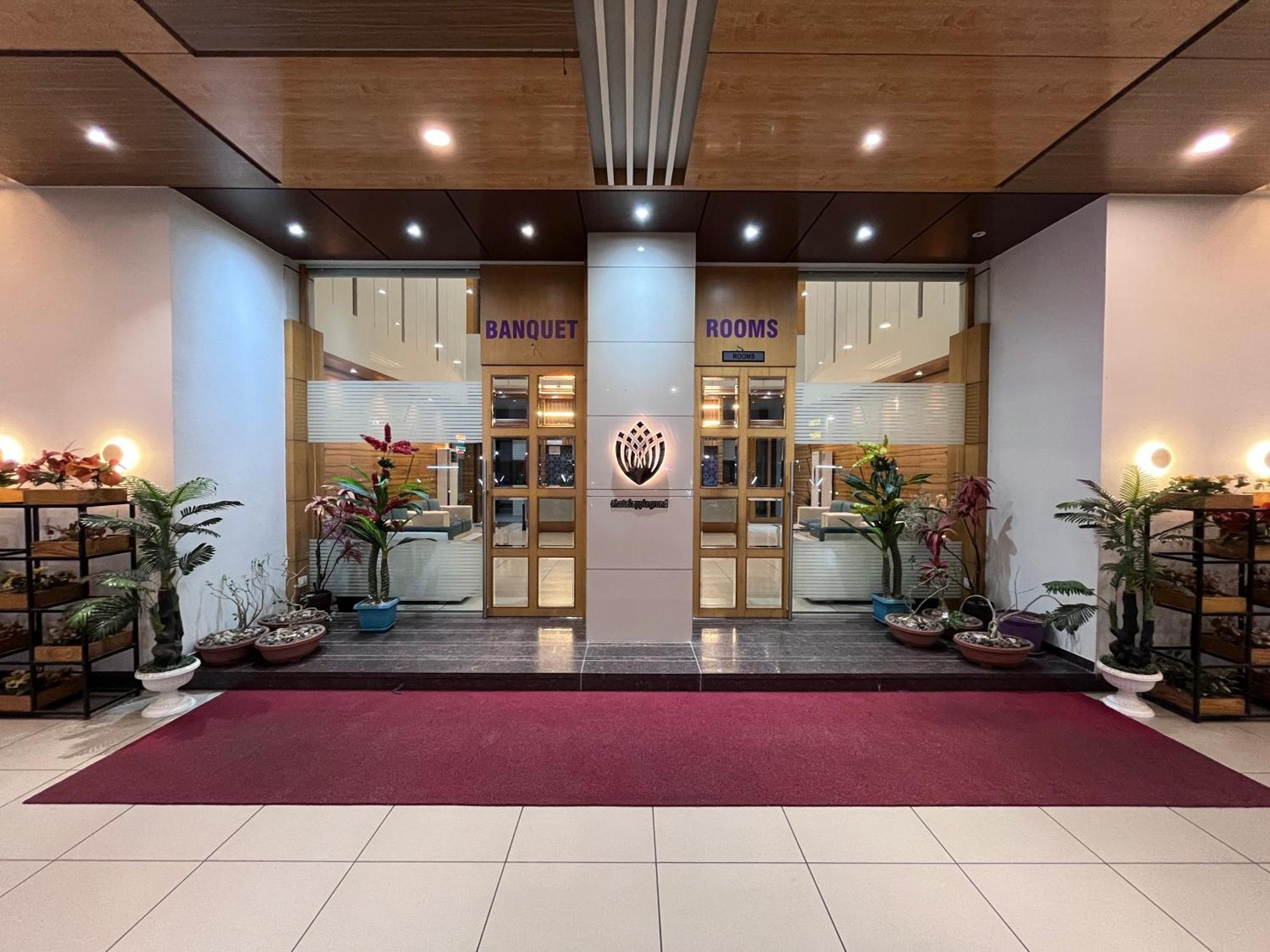 Hotel Grand Darshan Vadodara Exteriör bild