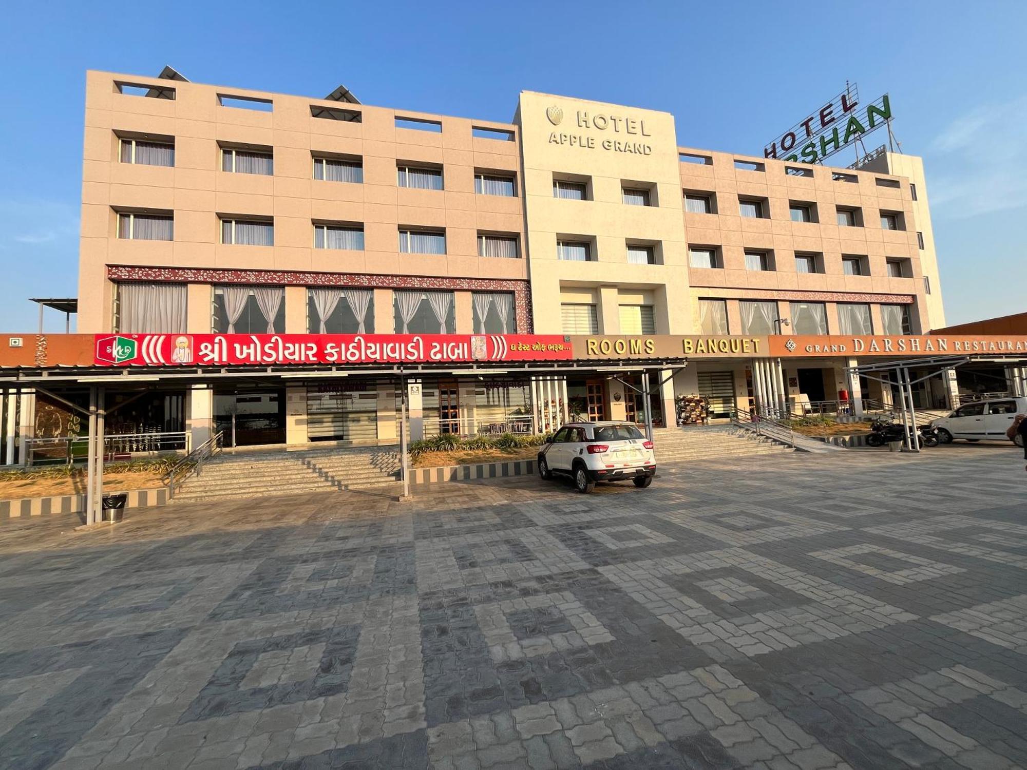 Hotel Grand Darshan Vadodara Exteriör bild