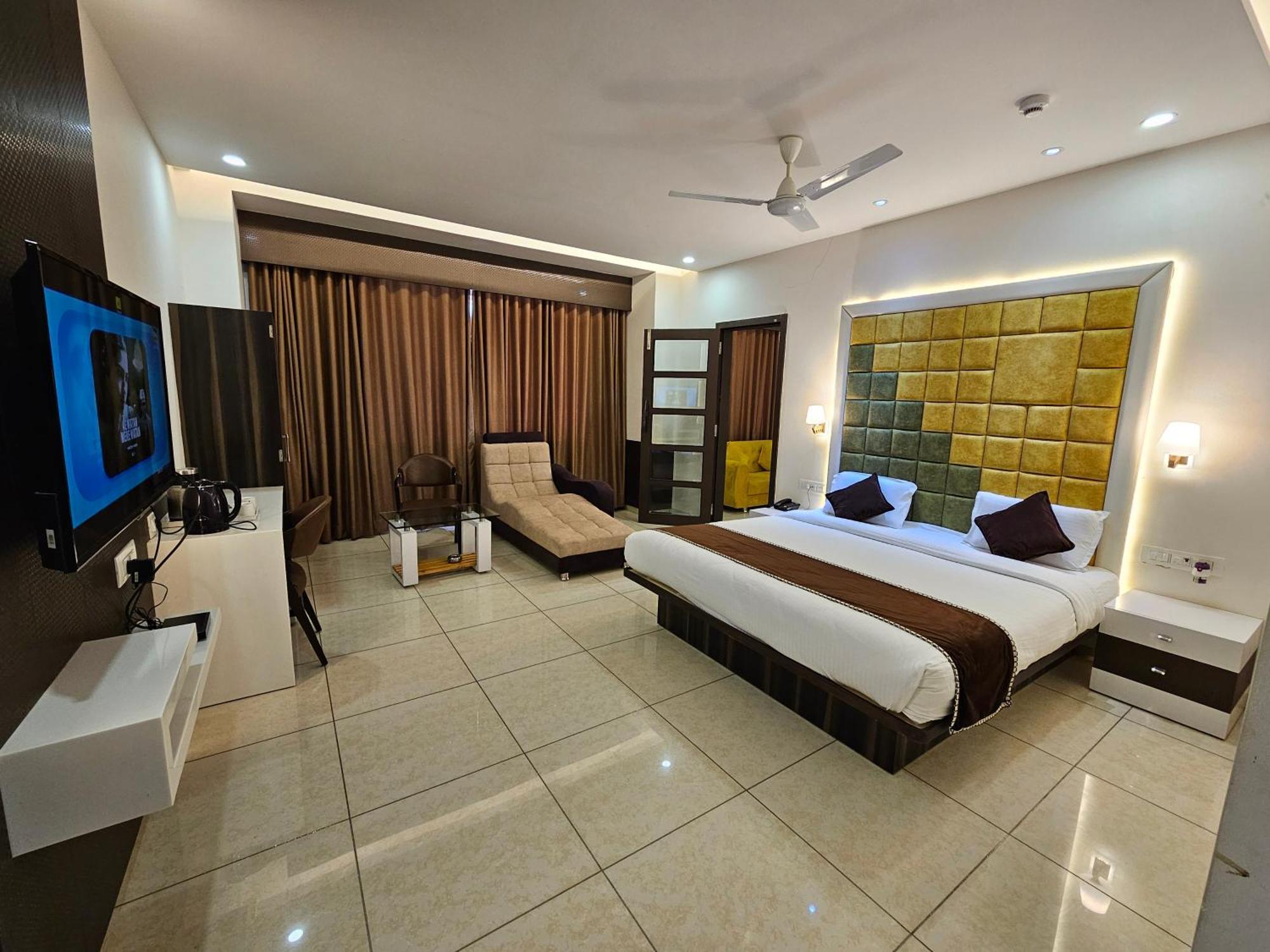 Hotel Grand Darshan Vadodara Exteriör bild