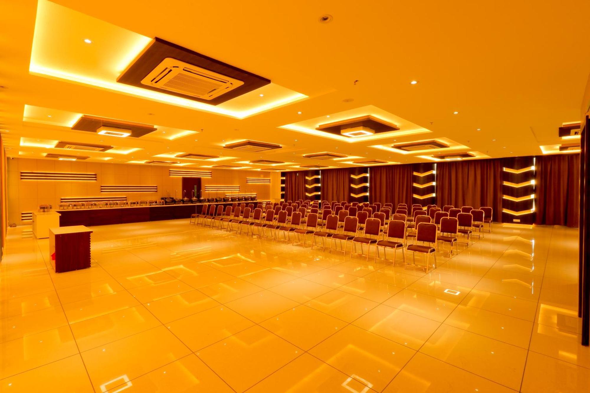 Hotel Grand Darshan Vadodara Exteriör bild