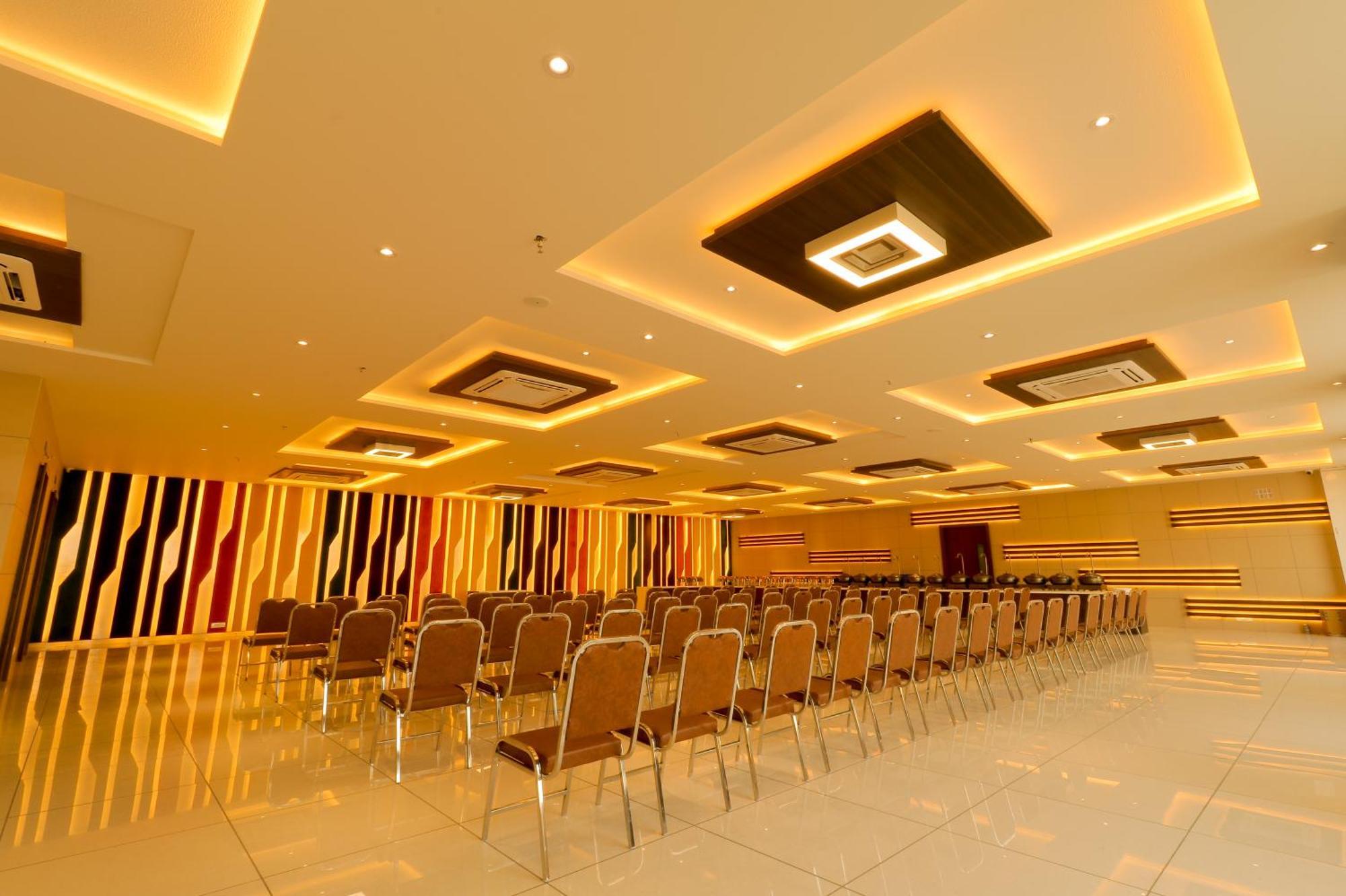 Hotel Grand Darshan Vadodara Exteriör bild