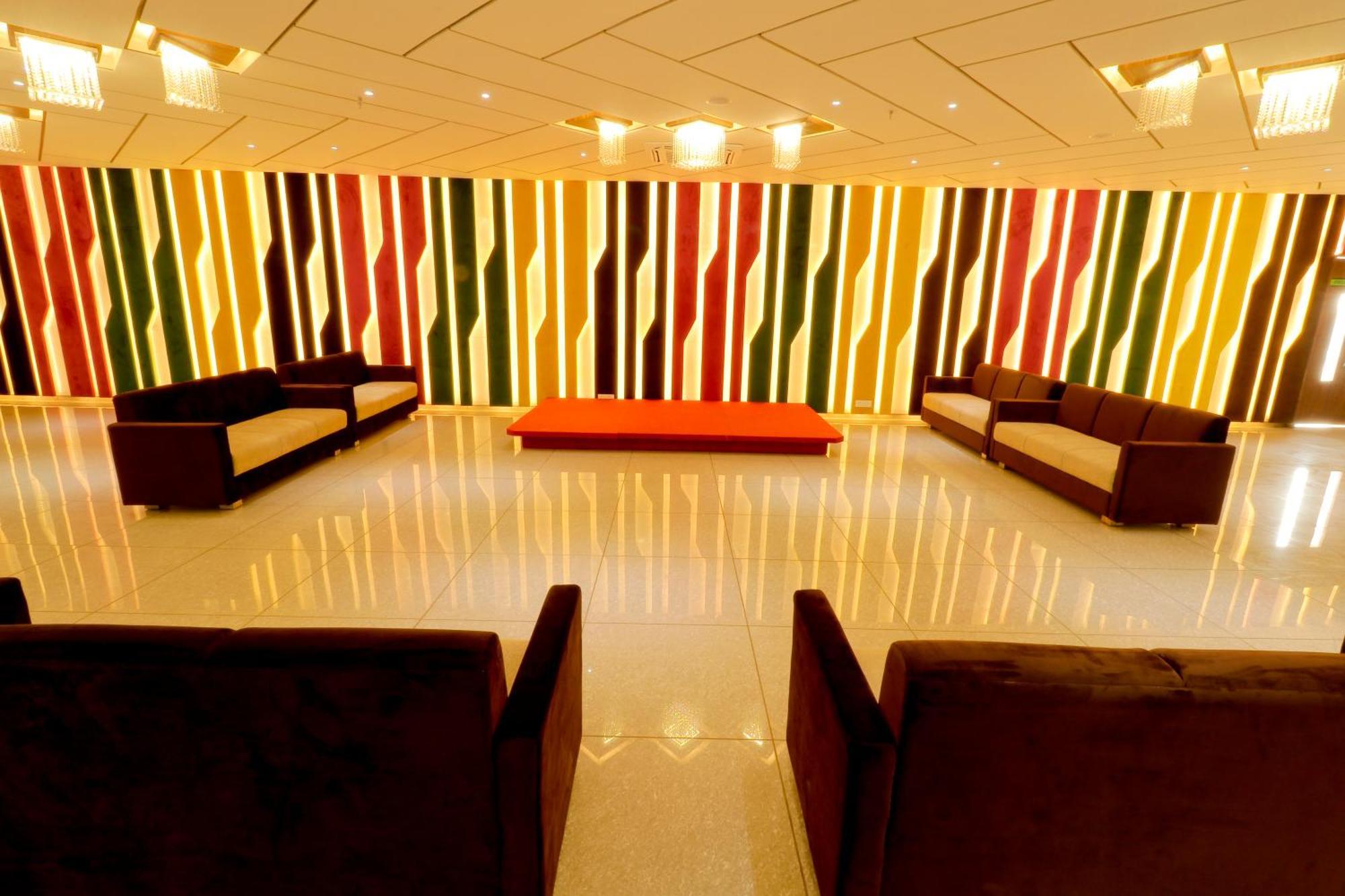 Hotel Grand Darshan Vadodara Exteriör bild