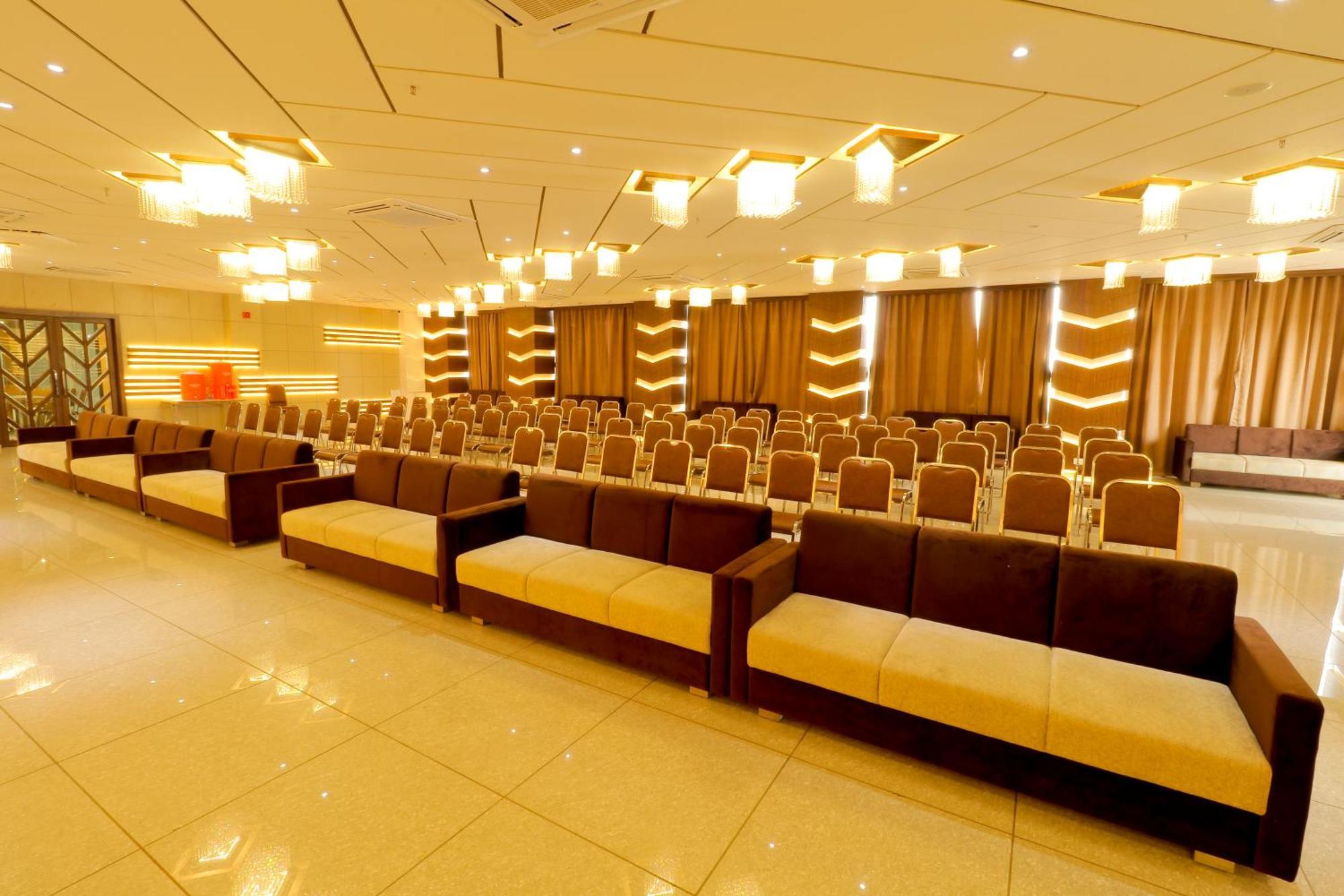 Hotel Grand Darshan Vadodara Exteriör bild