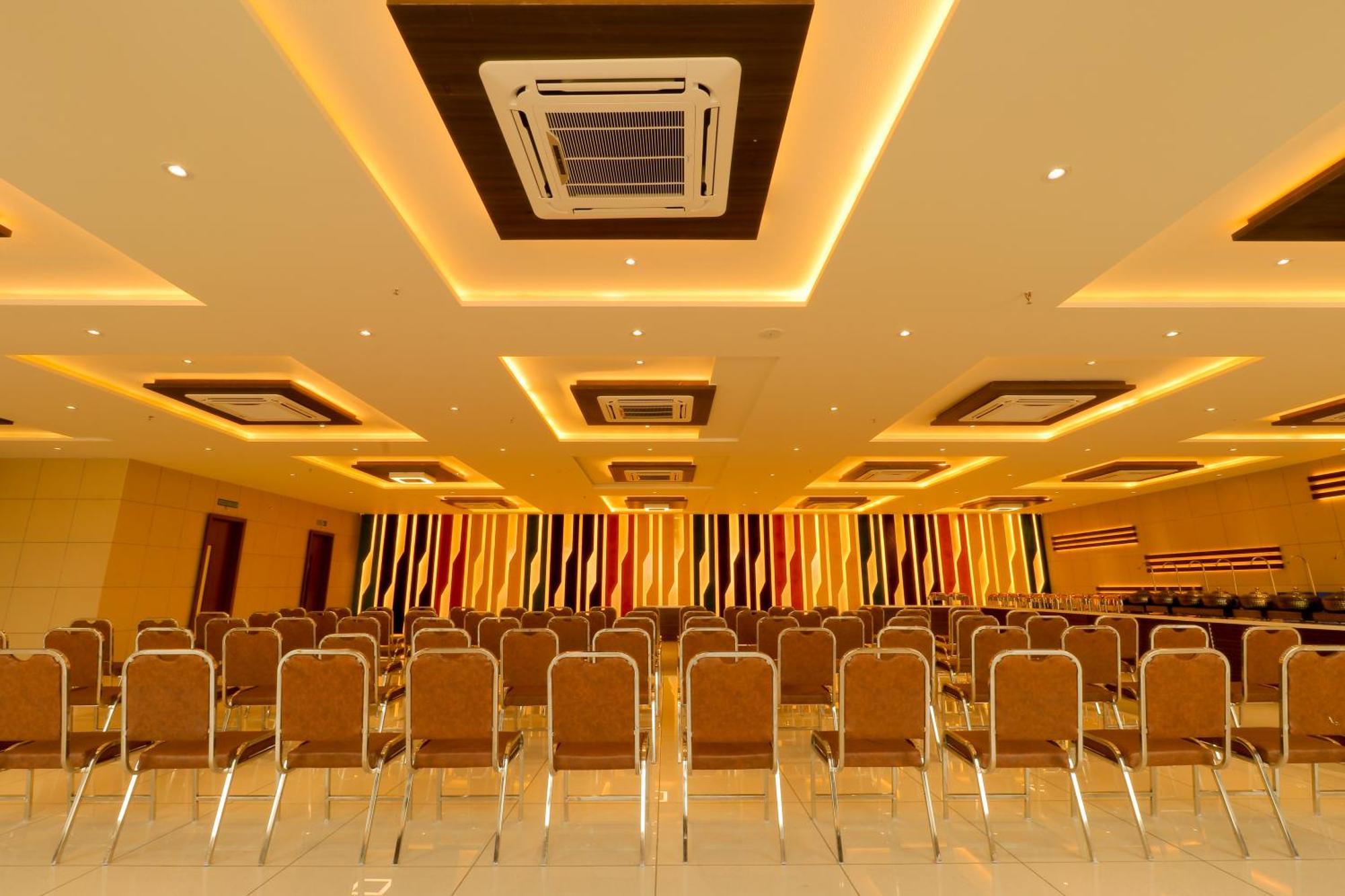 Hotel Grand Darshan Vadodara Exteriör bild